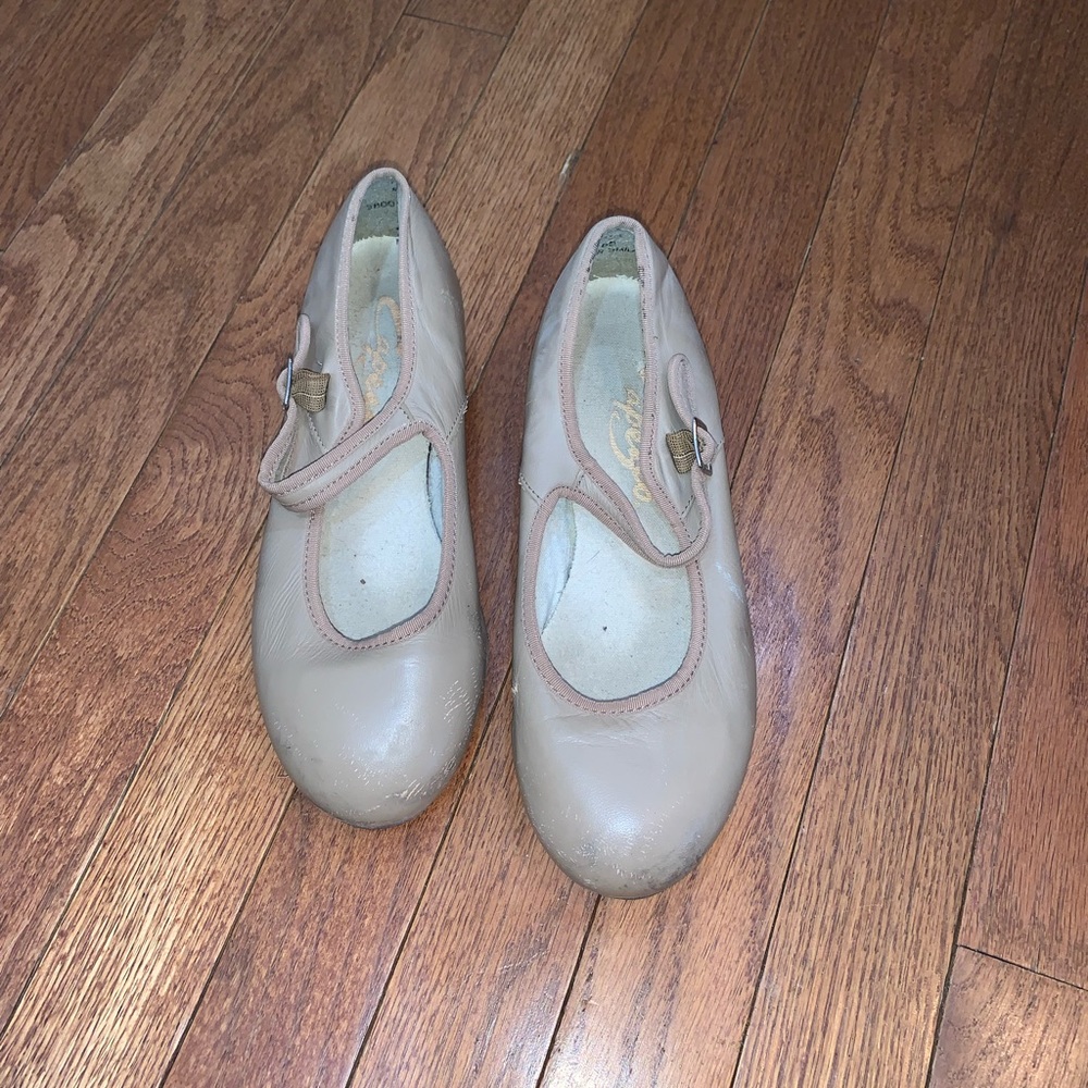 Capezio tan u buckle tap shoes